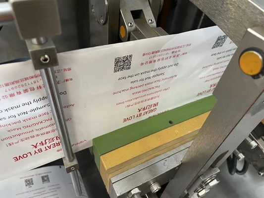 Hoge snelheids Gezichtsmasker die Machine die met Knipsel maken Verpakkingsfunctie vouwen
