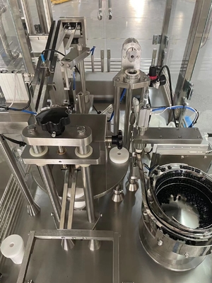 Kleine capaciteit Volledig automatische 3 ml 5 ml 10 ml medische gel voorgevulde spuit Vloeibare productvulmachine