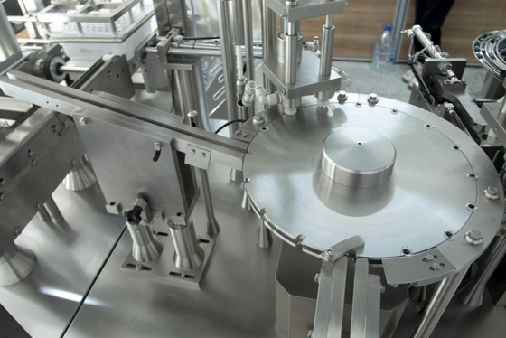 De automatische injectie vooraf gevulde het vullen machines tandspuit vult machine