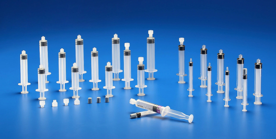 Automatische vloeistofstop Luer Lock Voorafgevulde aseptische plasticspuitvulmachine