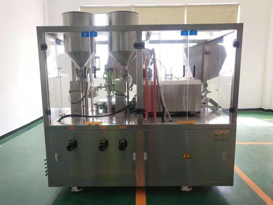 Automatische machine voor het vullen van cosmetische crèmes
