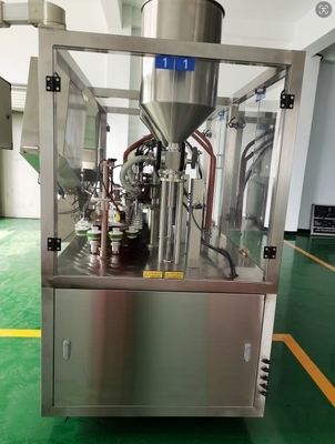 Automatische machine voor het vullen en afdichten van buisjes van zacht plastic voor aluminium cosmetische crèmebuizen
