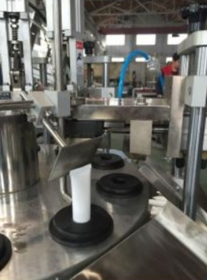 Lotion cosmetische crème elektrische aluminium plastic zachte buis semi-automatische vul- en afdichtmachine