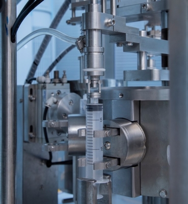 Geavanceerde automatische wegwerpplastic spuiten vul- en bekledingsmachine voor gel en crème