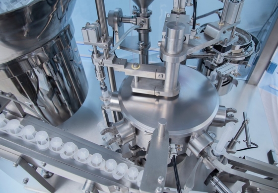 Hoge precisie Plastic Spuit Voorafgevulde vulmachine Efficiënte geautomatiseerde apparatuur