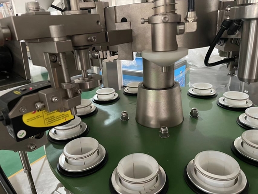 Semi-automatische machine voor het vullen en afdichten van pasta's met een nauwkeurigheid van ± 1% en een PLC-besturingssysteem