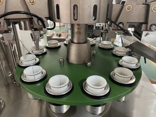 Semi-automatische machine voor het vullen en afdichten van pasta's met een nauwkeurigheid van ± 1% en een PLC-besturingssysteem