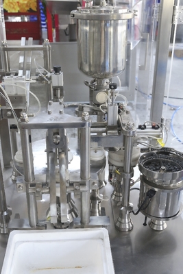 Automatische glazen spuitvulmachine en verstopmachine voor zalf