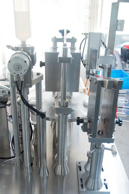 Automatische fabrikanten Glasgel voorgevulde stekker Vaccine spuit vulmachine