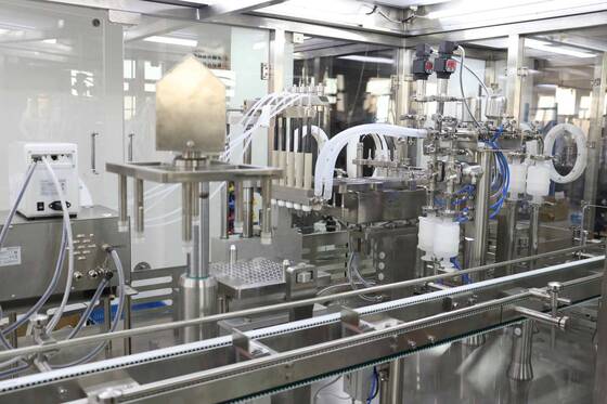 GMP Farmaceutische Plastic High Capacity Automatic Prefilled Syringe Filling Machine