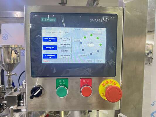 Filling machine voor cosmetische diergeneeskundig gebruik Gemakkelijk te bedienen 220V wegwerp plasticspuitenvuller