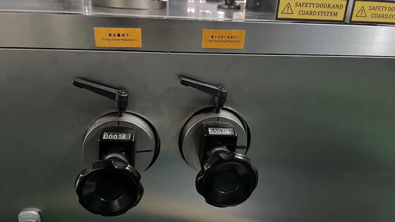 Automatische machine voor het vullen en afdichten van tandpastabuizen met hoge snelheid