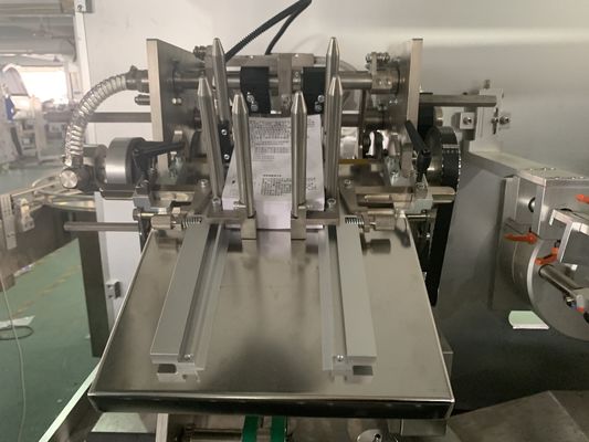 Touch screen Ononderbroken Automatische veegt nat en gezichtsmasker Kartonnerende Machine 120 doos/Min af