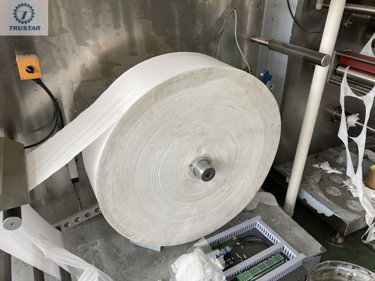 4 partijen die de Verpakkingsmachine van de Sachet Horizontale Stroom, het mist natte weefsel verzegelen die van de glazenlens machine maken