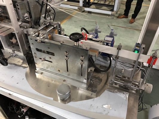 4 partijen die de Verpakkingsmachine van de Sachet Horizontale Stroom, het mist natte weefsel verzegelen die van de glazenlens machine maken